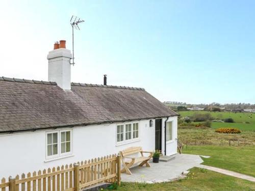 Фотография гостевого дома Crown Cottage, Holywell