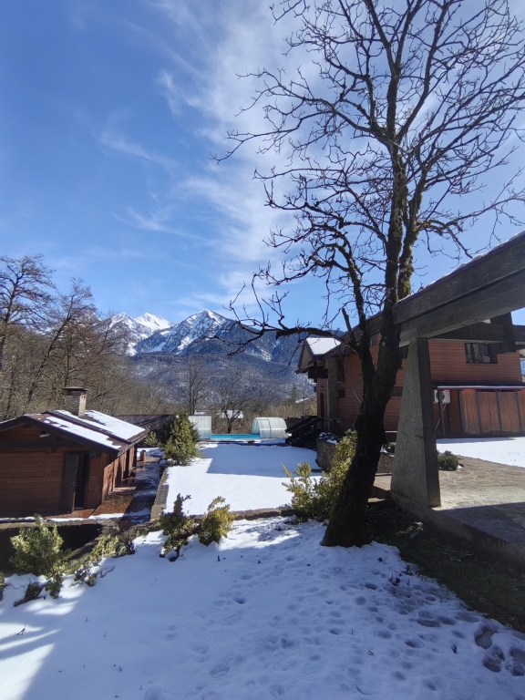 Фотография Коттеджа Частный дом Дом с Бассейном и Баней с видом на горы