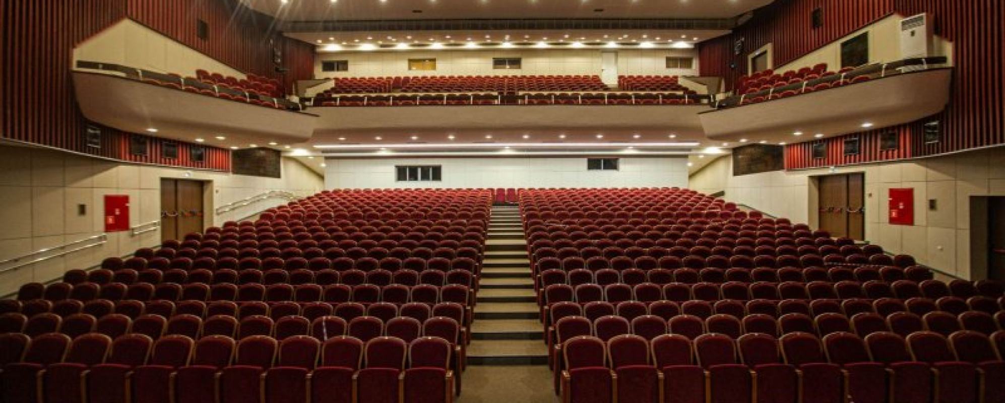 Фотографии концертного зала ДК Октябрь Большой зал