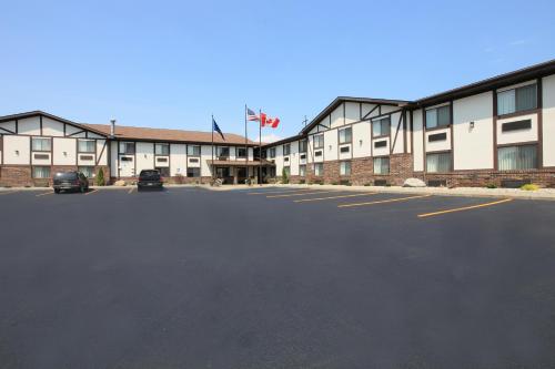 Фотография мотеля Americas Best Value Inn & Suites-Birch Run