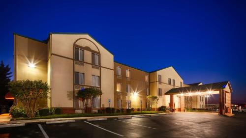 Фотография гостиницы Best Western Plus Russellville Hotel & Suites