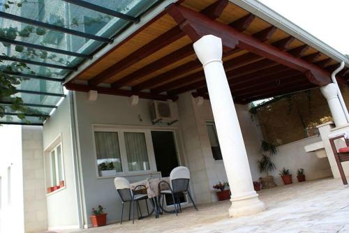 Фотография гостевого дома Apartments with a parking space Supetar, Brac - 16923