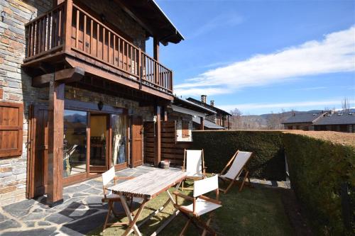 Фотография гостевого дома Casa en Bolvir, jardin y piscina