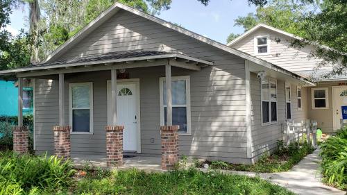 Фотография гостевого дома Beautiful Family home located downtown