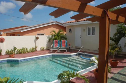 Фотография гостевого дома Courtesy Apartments Aruba