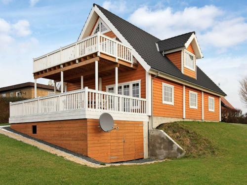 Фотография гостевого дома Three-Bedroom Holiday home in Bagenkop 2