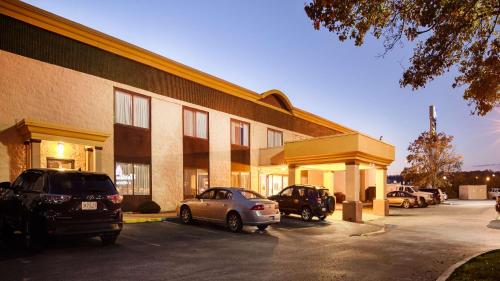 Фотография гостиницы Best Western Huntington Mall Inn
