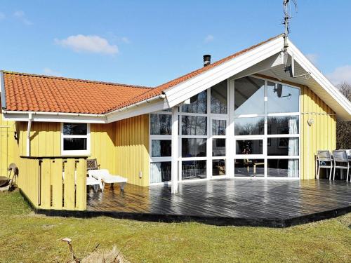 Фотография гостевого дома Four-Bedroom Holiday home in Fanø 8