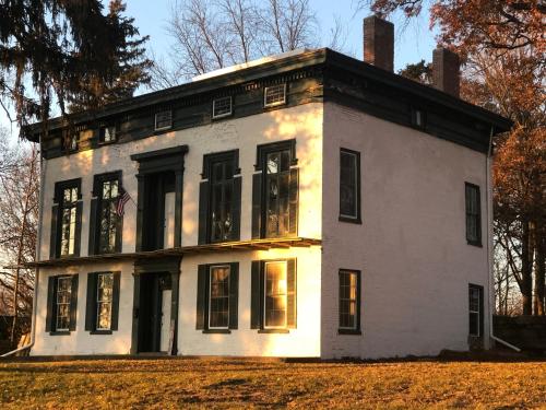 Фотография мини отеля Historic McDonald Airbnb