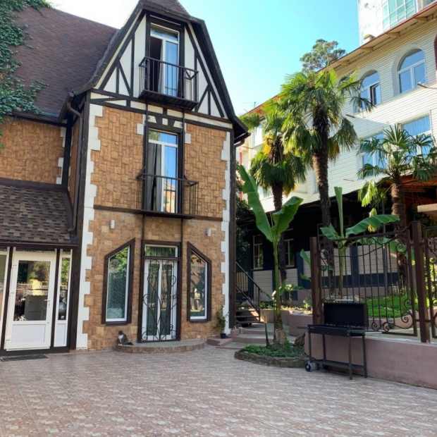 Фотографии Коттеджа 
            Частный дом Palm Springs Sochi