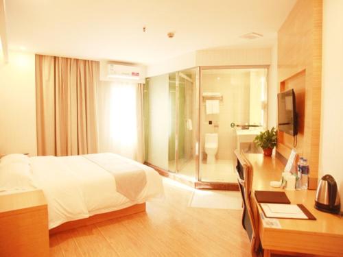 Фотография гостиницы GreenTree Inn Huai'an Huaihai North Road North Station Express Hotel