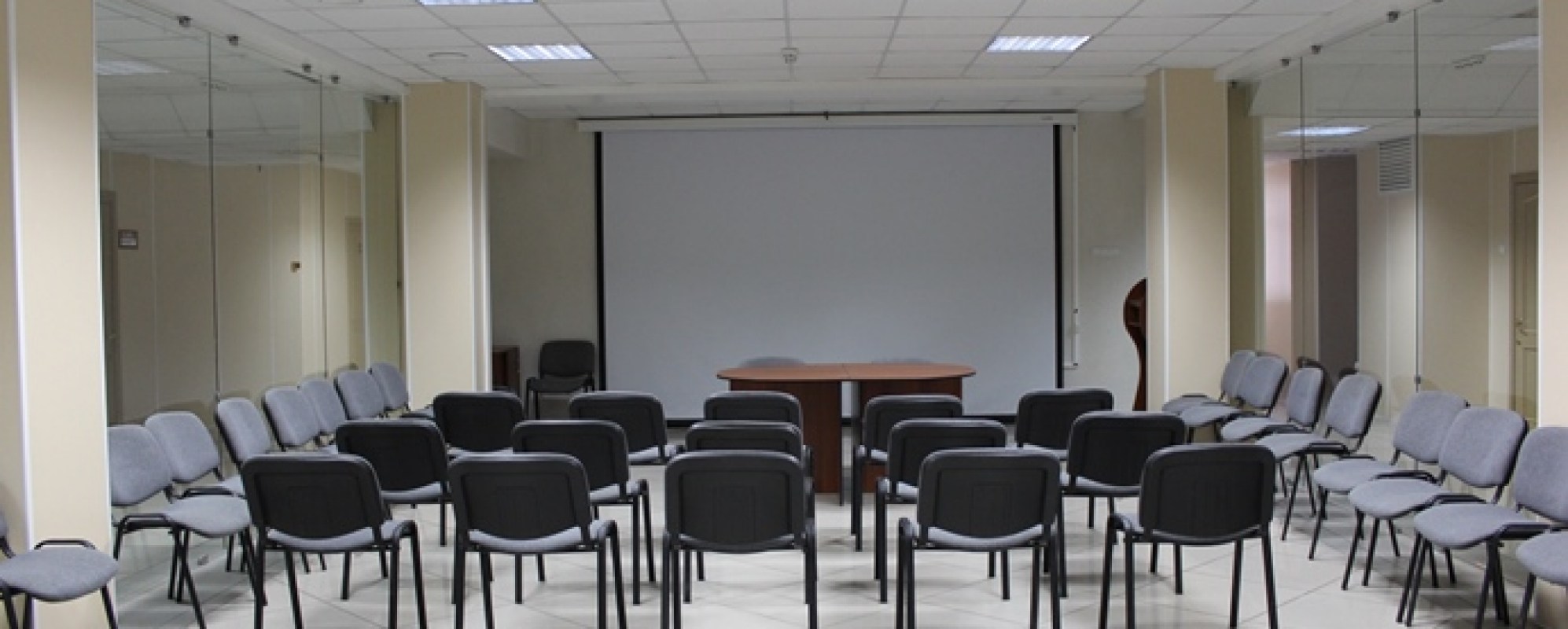 Фотографии конференц-зала Конференц зал на 40 мест Омского Бизнес-инкубатора