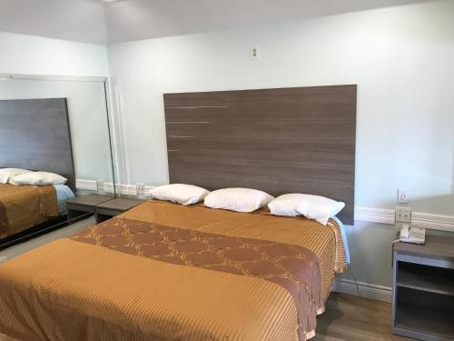 Фотография гостиницы Super 8 by Wyndham Humble/Houston