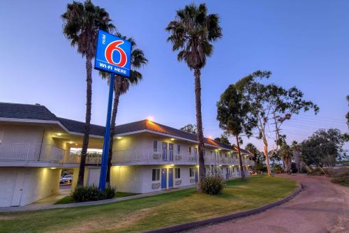 Фотография гостиницы Motel 6-San Diego, CA - North