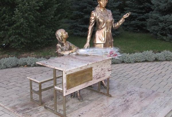 Фотография памятника Памятник Первой учительнице