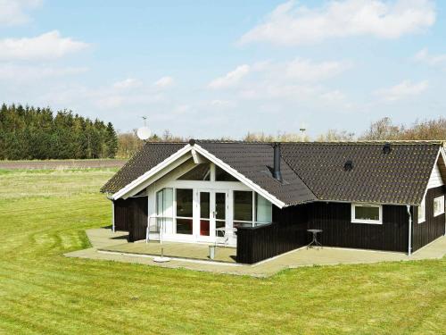 Фотография гостевого дома Three-Bedroom Holiday home in Hadsund 18