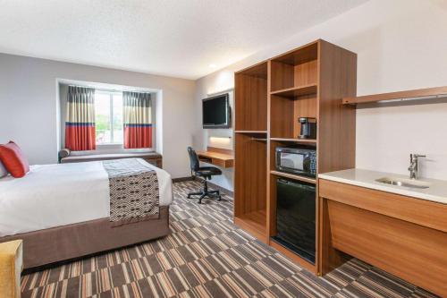 Фотография гостиницы Microtel Inn & Suites by Wyndham Pittsburgh Airport