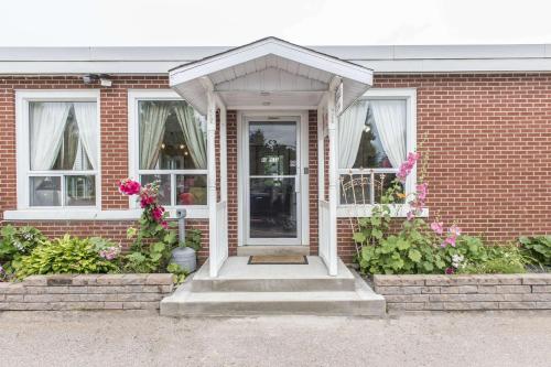 Фотография гостиницы EconoLodge Inn & Suites - Pembroke