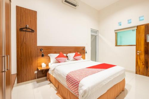 Фотография гостиницы Vaccinated Staff - OYO Flagship 1308 Darmo Residence