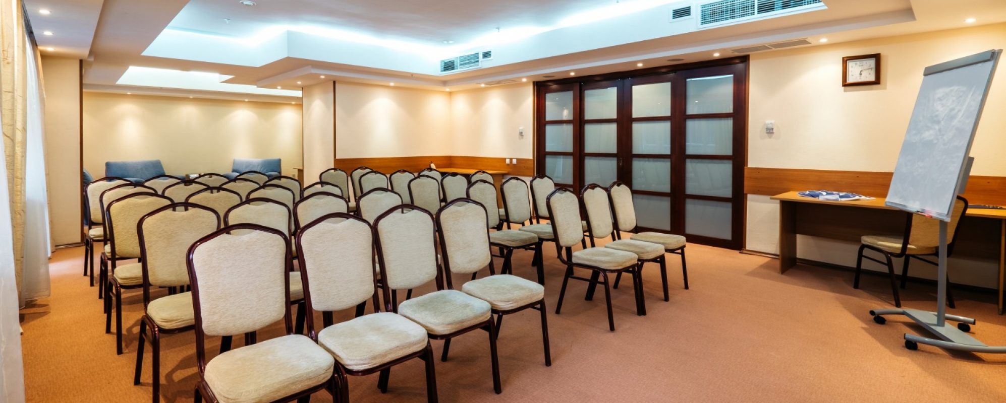 Фотографии конференц-зала Конференц-зал в отеле Атлантик by USTA Hotels