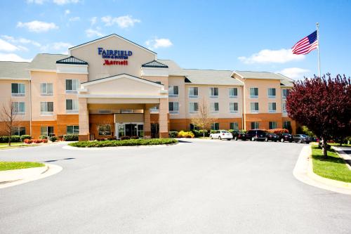 Фотография гостиницы Fairfield Inn and Suites by Marriott Winchester
