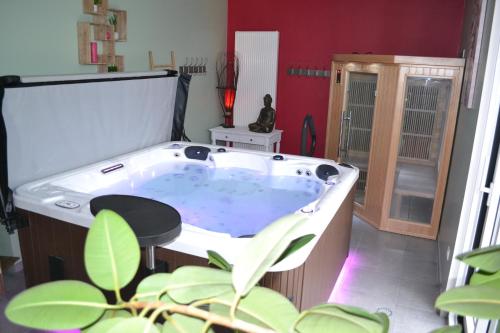 Фотография гостевого дома Gîte SPA Les Hirondelles