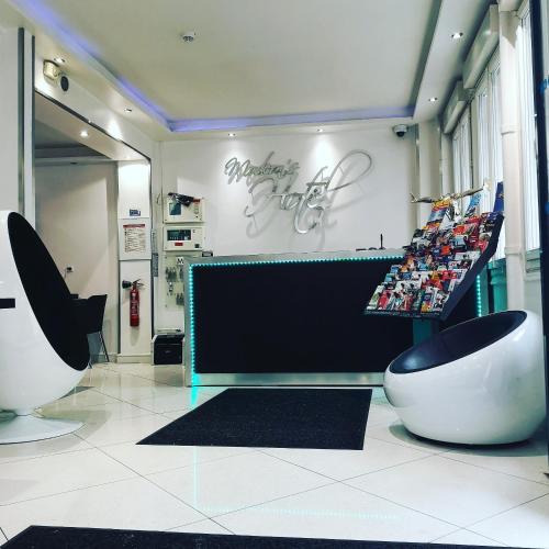 Фотография гостиницы Modern's Hotel