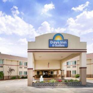Фотографии гостиницы
Days Inn & Suites by Wyndham Bridgeport - Clarksburg