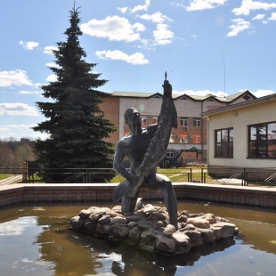 Фотография достопримечательности Фонтан Мальчик с осетром