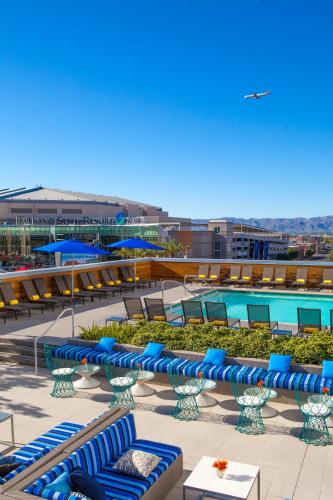 Фотография гостиницы Kimpton Hotel Palomar Phoenix Cityscape, an IHG Hotel