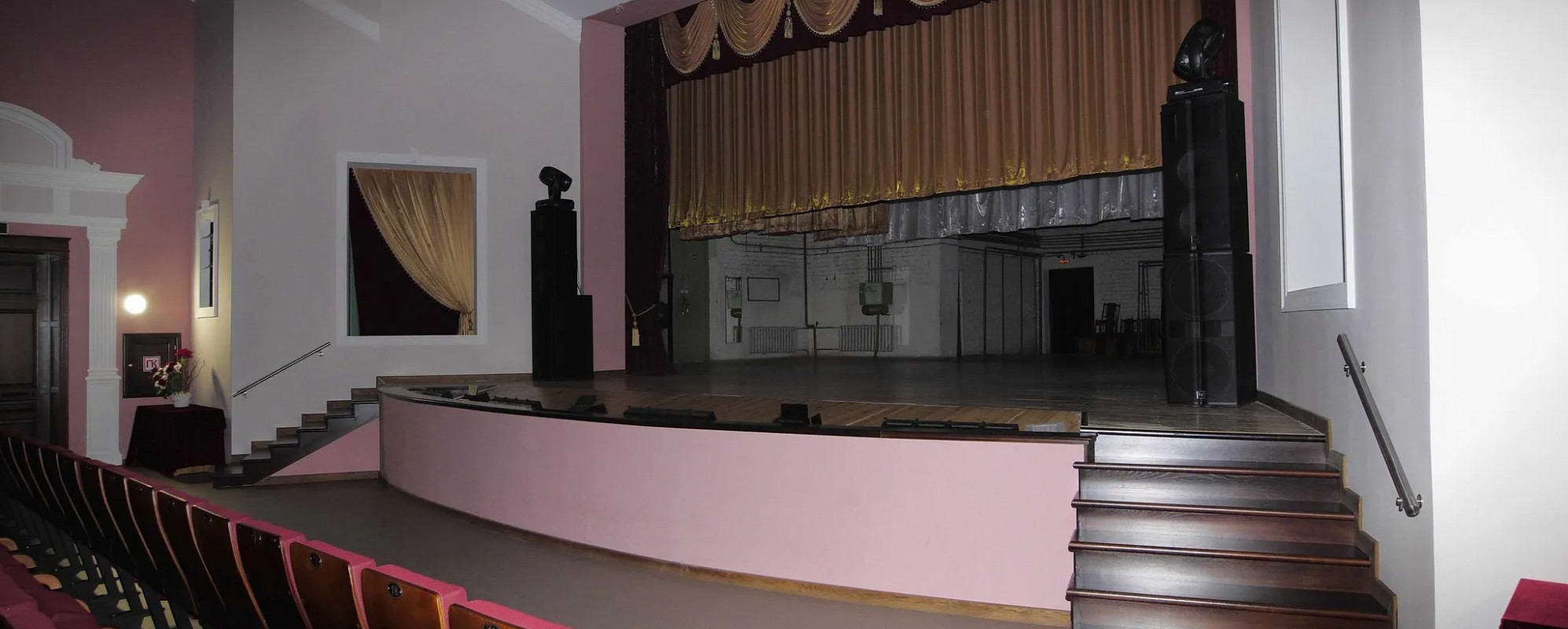 Фотографии концертного зала Культурно-досуговый центр Концертный зал