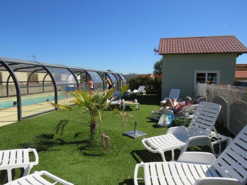 Фотография гостевого дома Chalet Les P'tites Maisons dans la Prairie