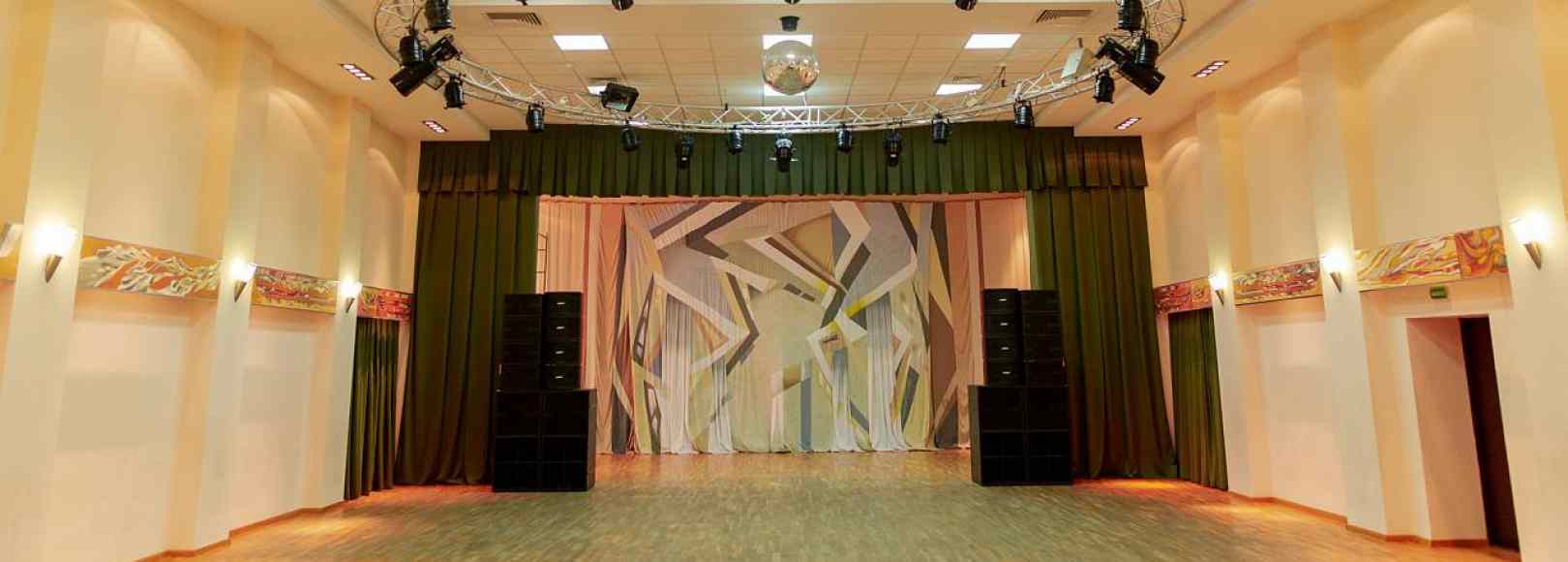 Фотография концертного зала Конкурсный зал КДЦ Октябрь