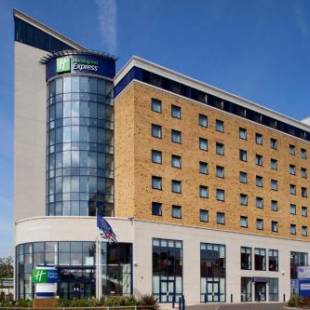 Фотографии гостиницы 
            Holiday Inn Express London - Newbury Park, an IHG Hotel