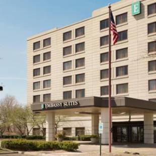 Фотографии гостиницы 
            Embassy Suites by Hilton Chicago North Shore Deerfield
