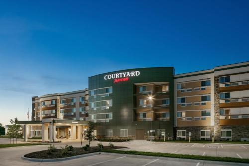 Фотография гостиницы Courtyard by Marriott Omaha Bellevue at Beardmore Event Center