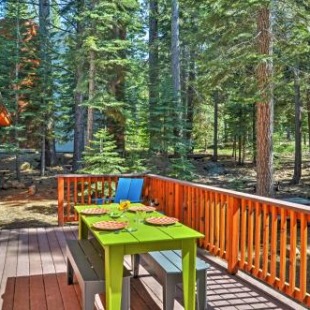 Фотография гостевого дома Cozy Truckee and Northstar Cabin with Den and Fireplace!