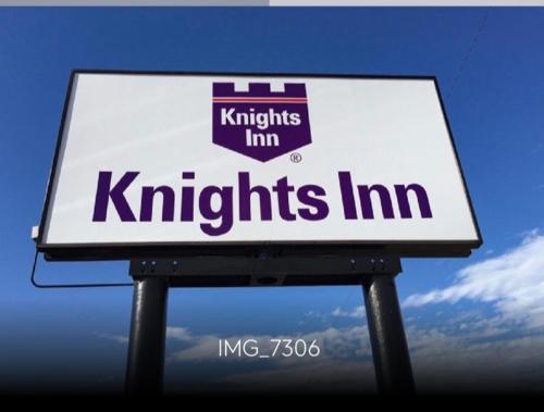 Фотографии гостиницы 
            Knights Inn Fairview