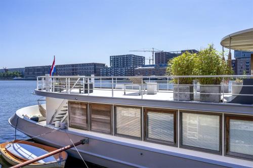 Фотография мини отеля Stunning boat with a view