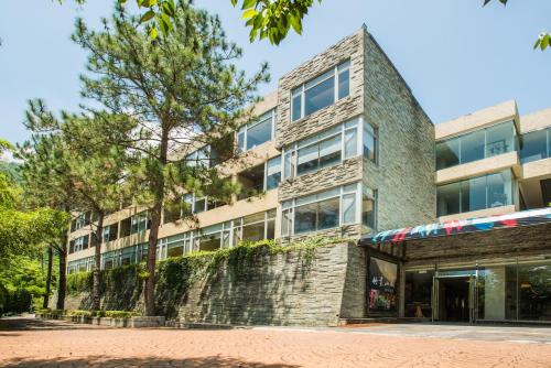 Фотография гостиницы Cedarwood Villa