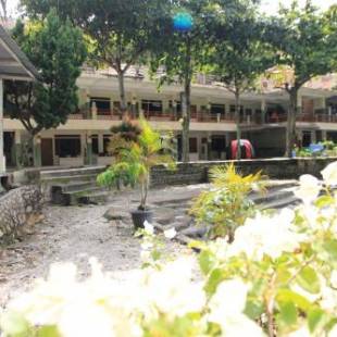 Фотографии гостиницы 
            Pandu Lakeside Hotel Parapat