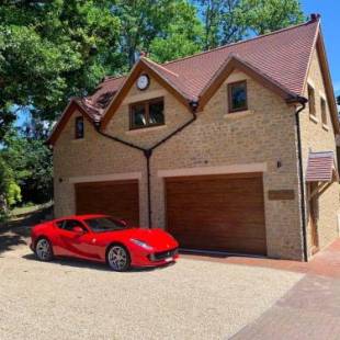 Фотографии гостевого дома
Luxurious private coach house