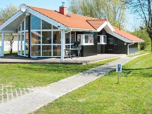 Фотография гостевого дома Three-Bedroom Holiday home in Otterndorf 12