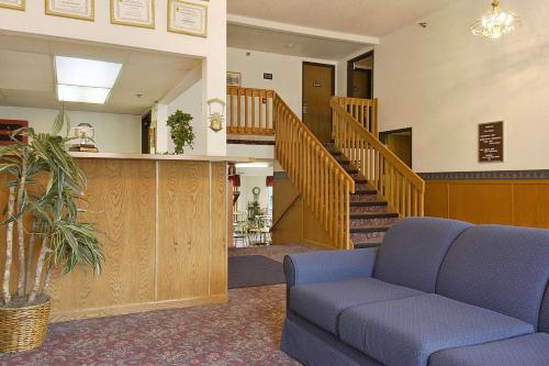 Фотография мотеля Super 8 by Wyndham Omaha/West Dodge