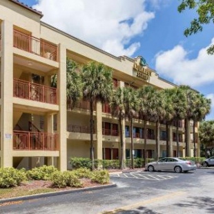 Фотография гостиницы Boca Suites Deerfield Beach