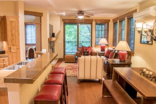 Фотография гостевого дома Westridge Condo 10- Walk to Downtown Ketchum & Bald Mountain