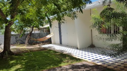 Фотография гостевого дома Maison de 3 chambres avec jardin clos et wifi a Saint Gilles les Bains a 1 km de la plage