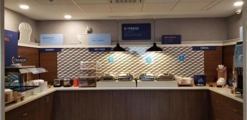 Фотография гостиницы Holiday Inn Express - Indiana, an IHG Hotel