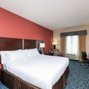 Фотографии гостиницы 
            Holiday Inn Express & Suites - New Philadelphia Southwest, an IHG Hotel