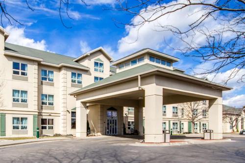 Фотография гостиницы Comfort Suites Madison West
